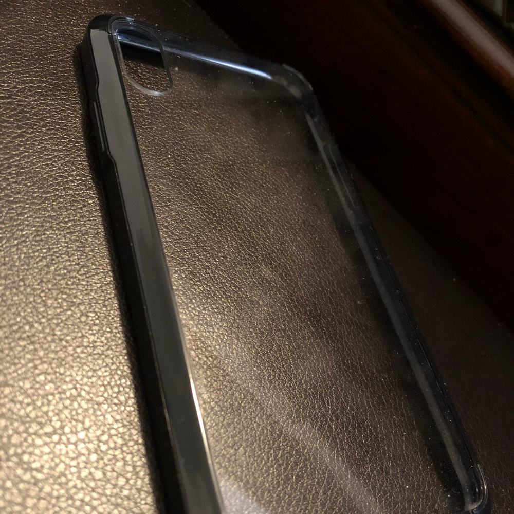 2 clear iPhone X/Xs cases